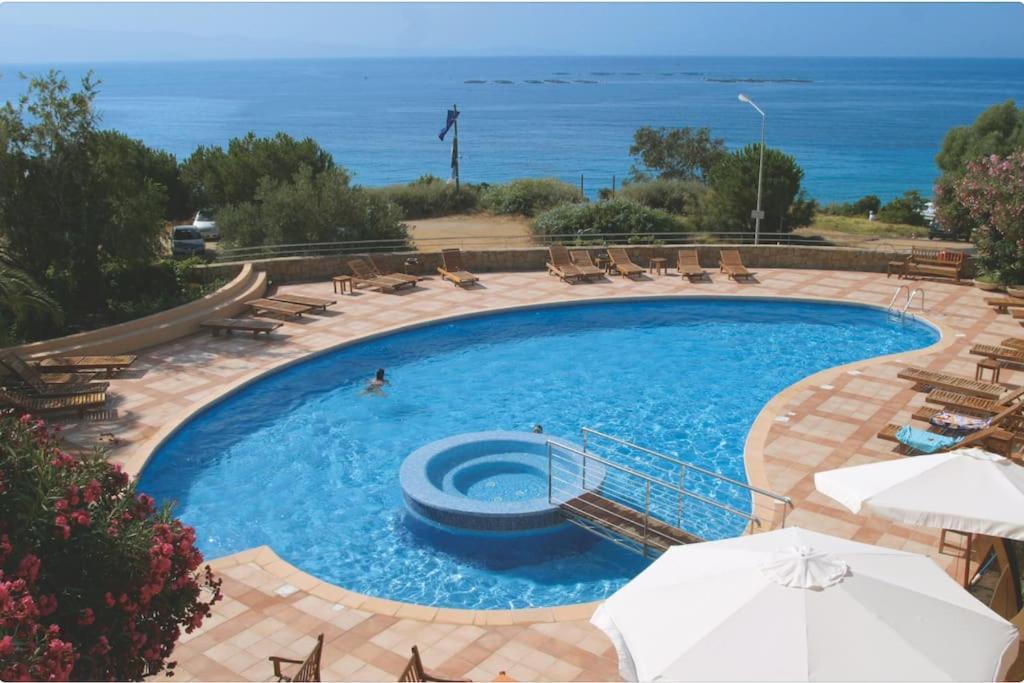 Appartement F2 Vue Dans Avec Piscine