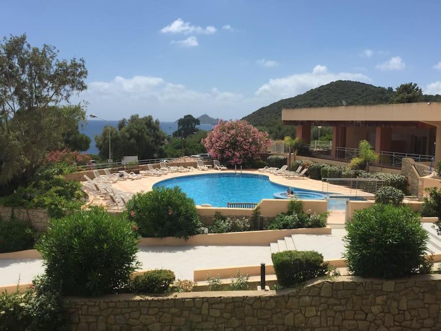 F2 Vue Dans Avec Piscine *